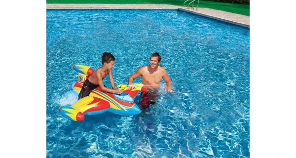 Nafukovací vesmírná loď se stříkačkou